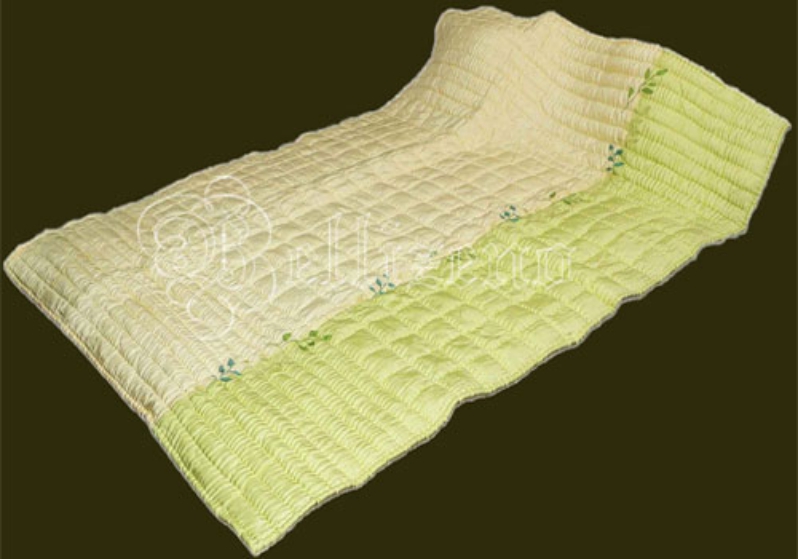Chăn chần thêu - lụa - kem / xanh cốm